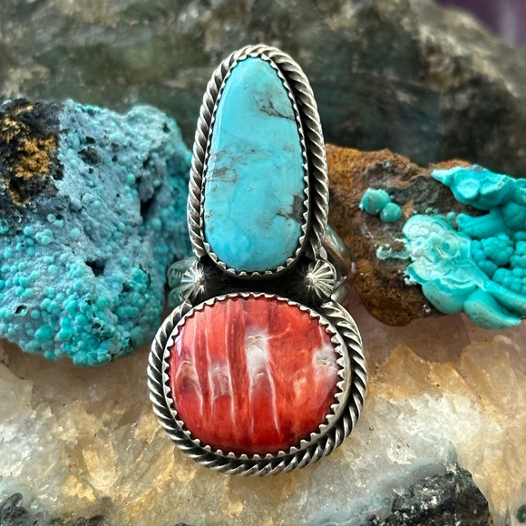 Navajo signed Kingman turquoise, spiny oyster sterling silver ring - Picture 2 of 8